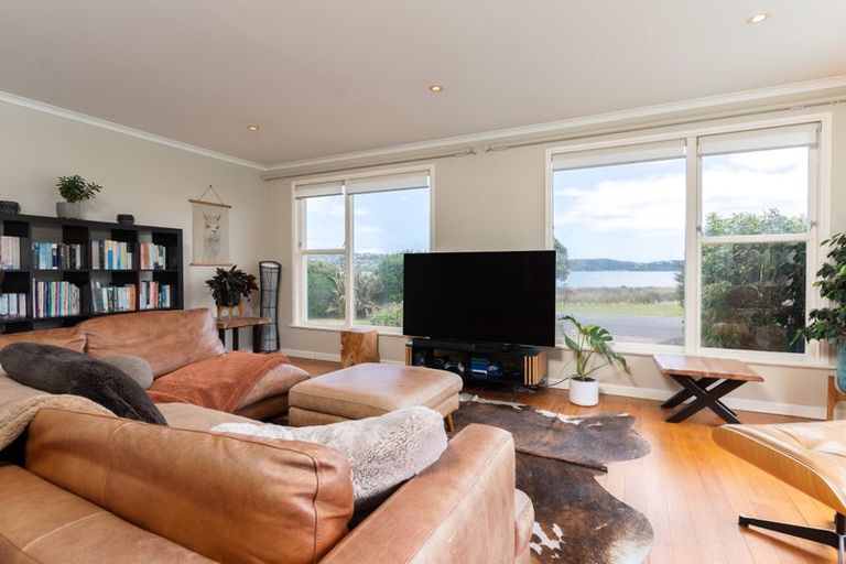 Photo of property in 7 Motukaraka Point, Pauatahanui, Porirua, 5381