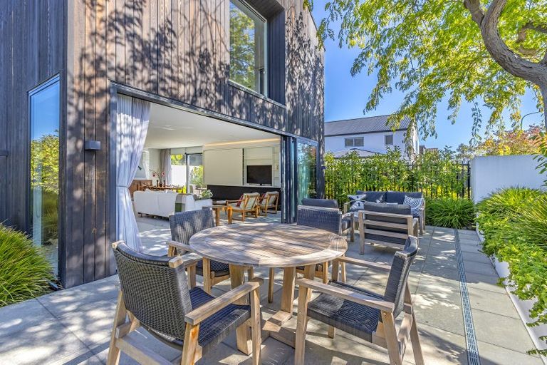 Photo of property in 74 Merivale Lane, Merivale, Christchurch, 8014