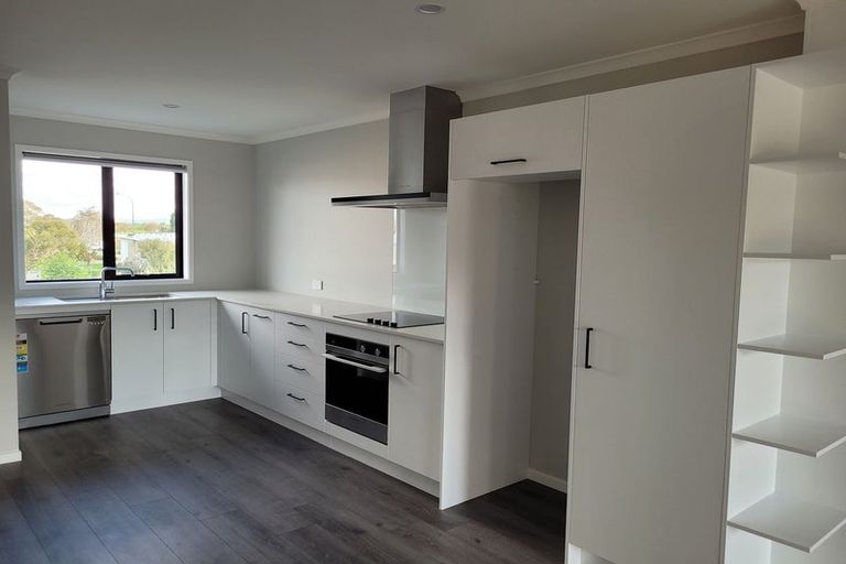 Photo of property in 8 Kawapani Lane, Kumeu, 0810