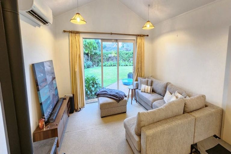 Photo of property in 18a Russell Drive, Oakura, 4314