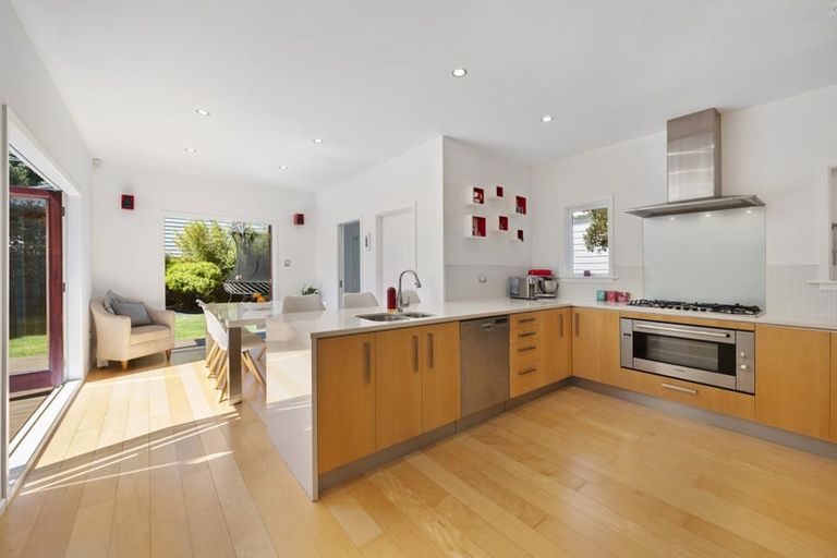 Photo of property in 30 Para Street, Miramar, Wellington, 6022