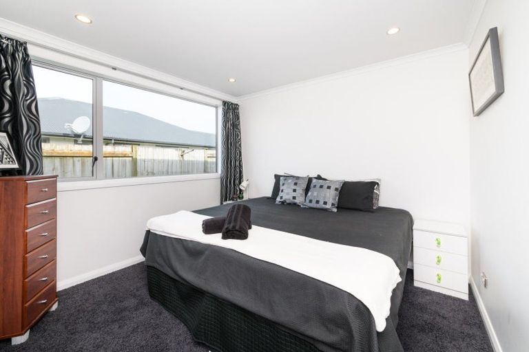 Photo of property in 4 Saint Heliers Grove, Fitzherbert, Palmerston North, 4410