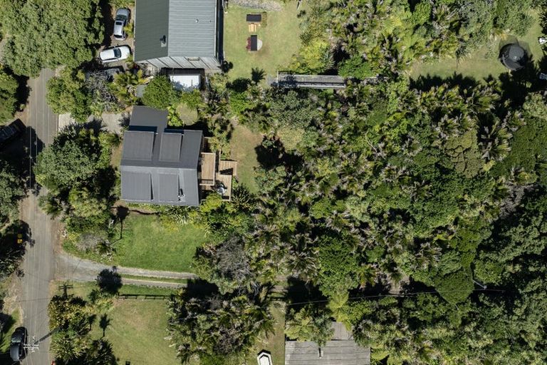Photo of property in 126 Garden Road, Piha, New Lynn, 0772