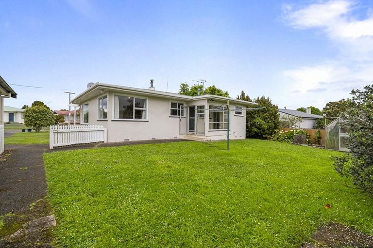 Photo of property in 24 Kent Crescent, Awapuni, Palmerston North, 4412