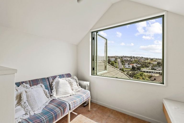 Photo of property in 2/47 Rangitoto Terrace, Milford, Auckland, 0620
