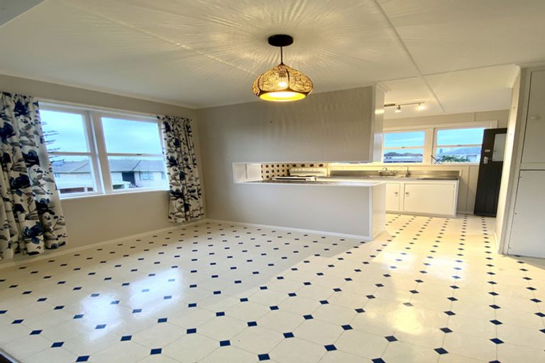 Photo of property in 65 Farquhar Road, Glendene, Auckland, 0602