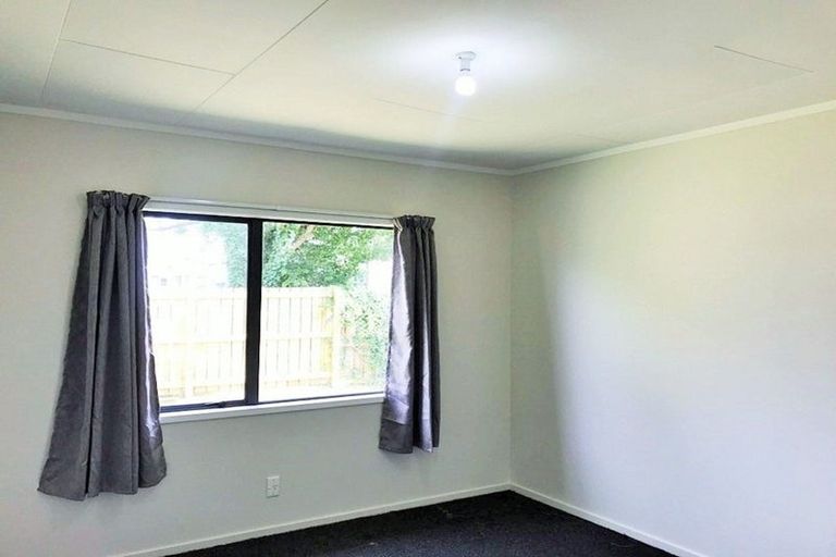 Photo of property in 2/5 Solveig Place, Randwick Park, Auckland, 2105
