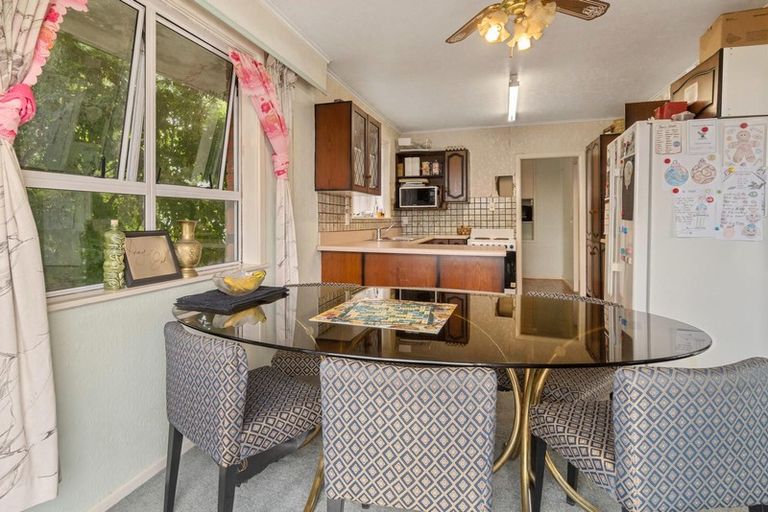 Photo of property in 79 Buscomb Avenue, Henderson, Auckland, 0610