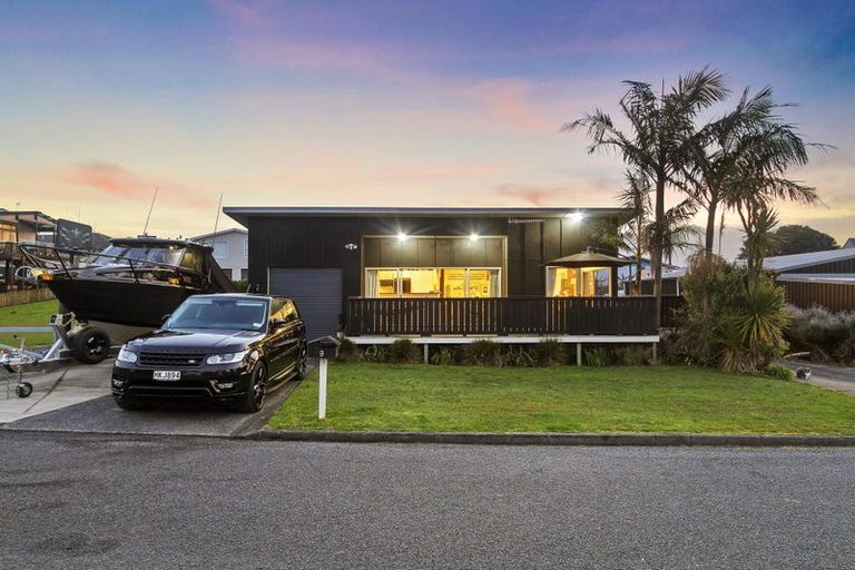 Photo of property in 9 Keven Road, Clarks Beach, Pukekohe, 2679