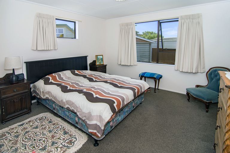 Photo of property in 1 Lowes Place, Solway, Masterton, 5810