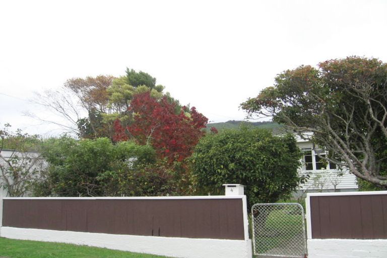 Photo of property in 4 Roy Street, Tawa, Wellington, 5028