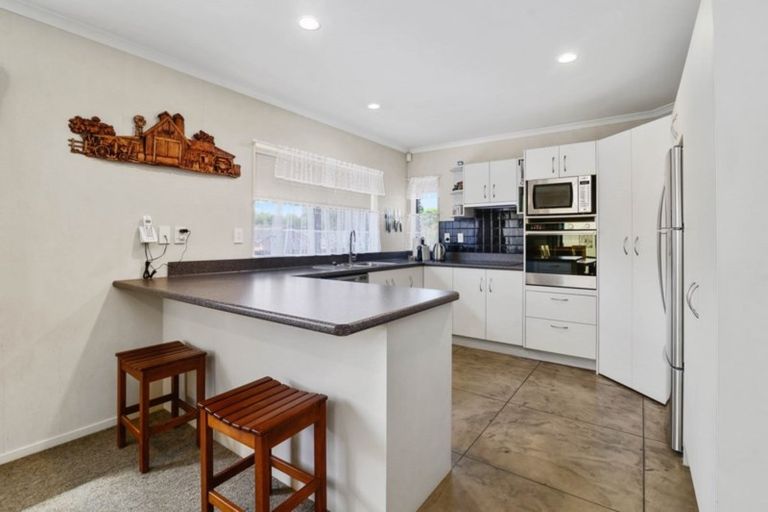 Photo of property in 19 Heaphy Place, Pukehangi, Rotorua, 3015