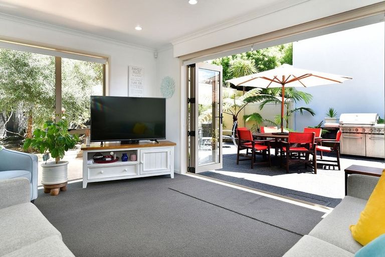 Photo of property in 33 Millennial Way, Orewa, 0931