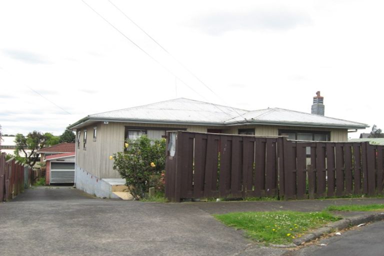 Photo of property in 8 View Road, Mangere, Auckland, 2022
