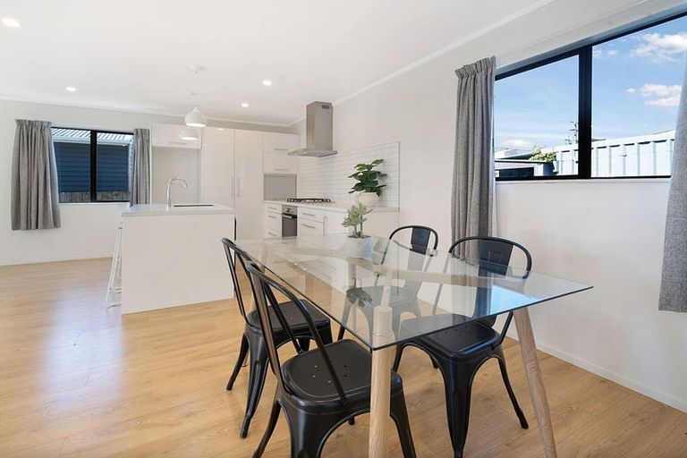 Photo of property in 1/134 Mcleod Road, Te Atatu South, Auckland, 0610