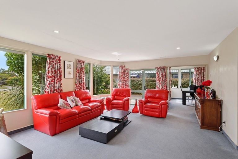 Photo of property in 103 Inwoods Close, Parklands, Christchurch, 8083