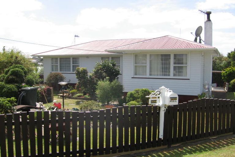 Photo of property in 1/339 Wairau Road, Totara Vale, Auckland, 0627