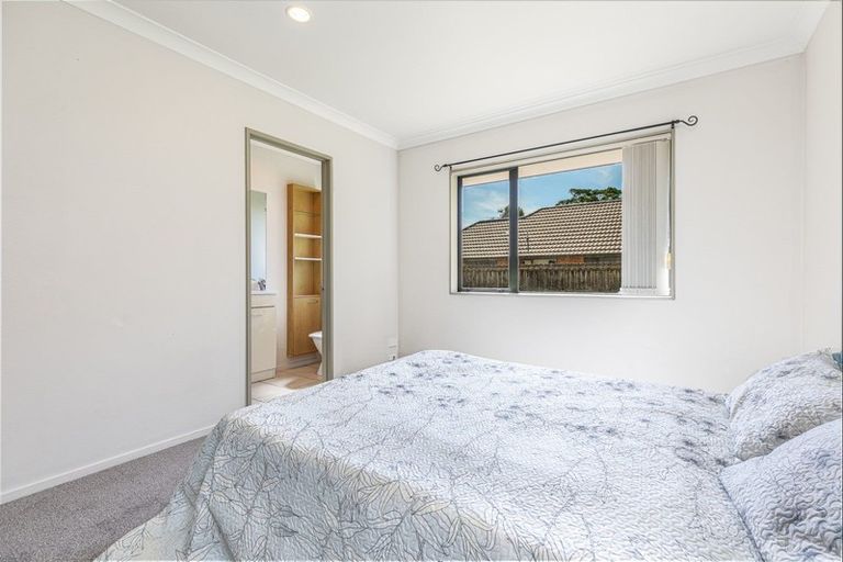 Photo of property in 8 Old Park Place, Takanini, 2112