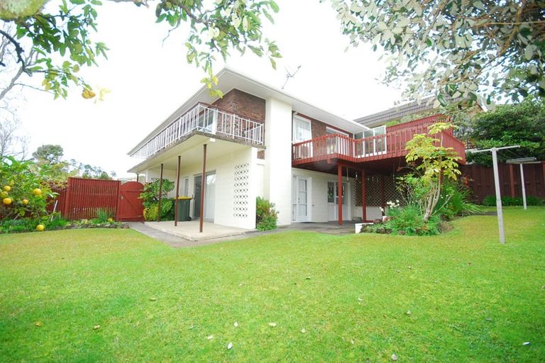 Photo of property in 19 Maxwelton Drive, Mairangi Bay, Auckland, 0630