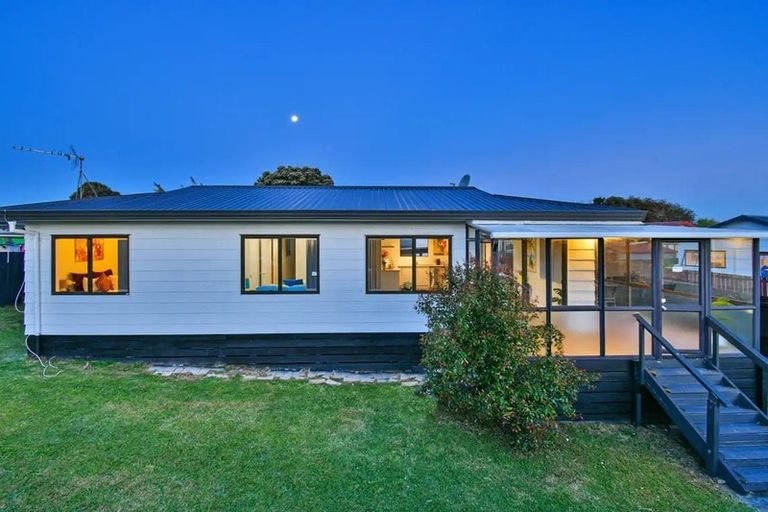 Photo of property in 1/11 Barneys Farm Road, Clendon Park, Auckland, 2103