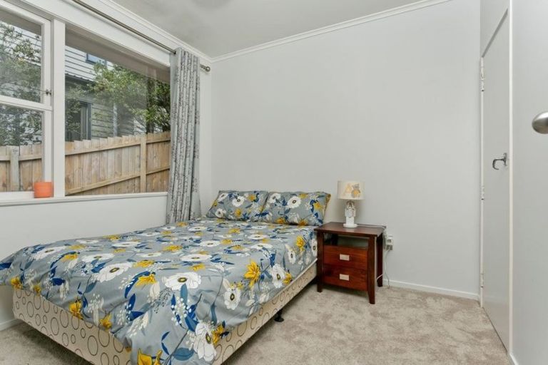 Photo of property in 12 Tawavale Crescent, Totara Vale, Auckland, 0629