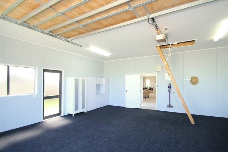 Photo of property in 27 Lakemere Way, Kinloch, Taupo, 3377