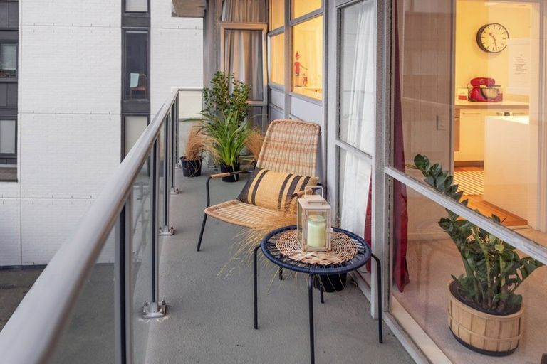 Photo of property in Dorchester Apartments, 144 Oriental Parade, Oriental Bay, Wellington, 6011