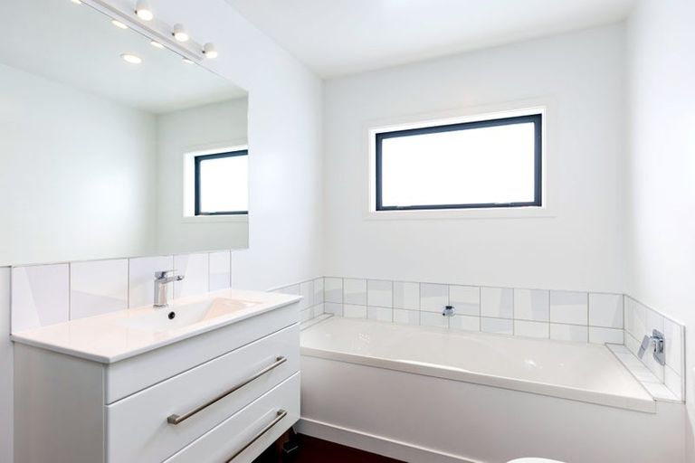 Photo of property in 29 Beach Road, Waikawa, Picton, 7220