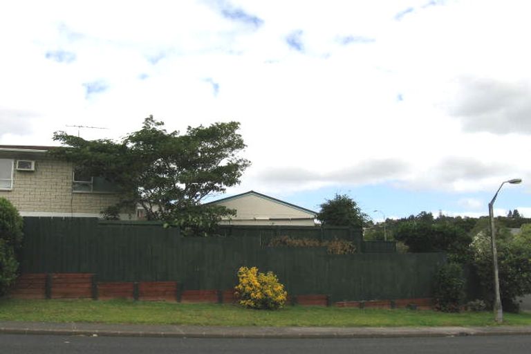 Photo of property in 1/117 Lynn Road, Bayview, Auckland, 0629