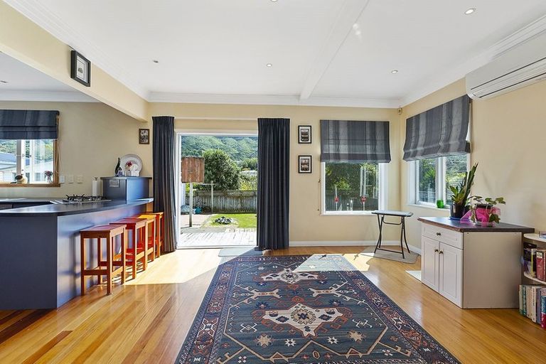 Photo of property in 8 Ngatitoa Street, Tawa, Wellington, 5028