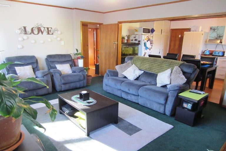 Photo of property in 52 Dunedin Street, Redwood, Christchurch, 8051