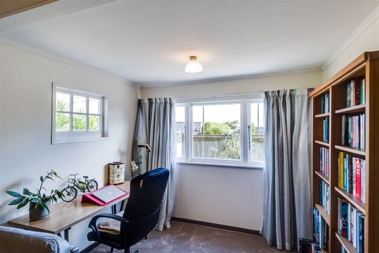 Photo of property in 1211 Caroline Road, Mayfair, Hastings, 4122