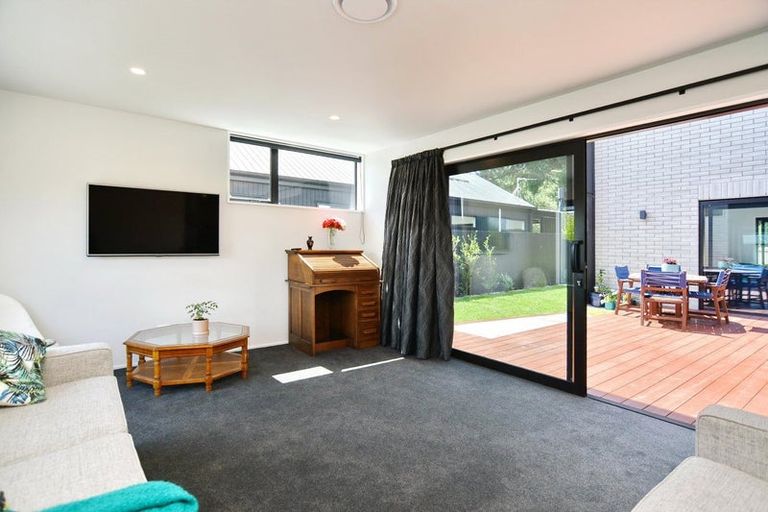 Photo of property in 33 Kohunga Crescent, Bottle Lake, Christchurch, 8083