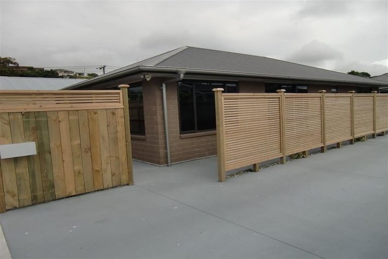 Photo of property in 28 Queens Road, Glen Avon, New Plymouth, 4312