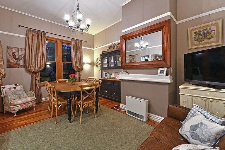 Photo of property in 2 Barton Road, Heretaunga, Upper Hutt, 5018