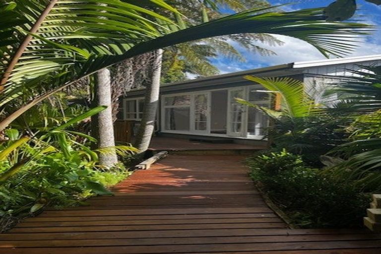 Photo of property in 1/23 Alwyn Avenue, Te Atatu South, Auckland, 0610