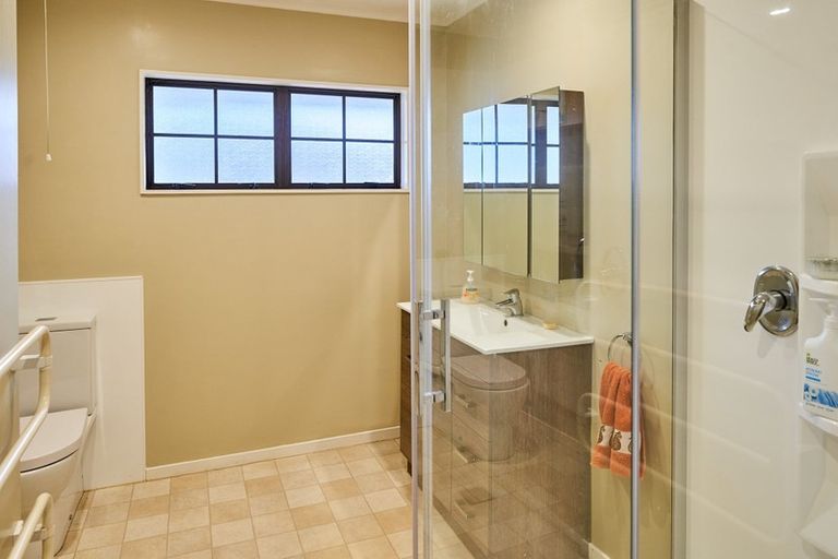 Photo of property in 104 Oxford Street, Tawa, Wellington, 5028