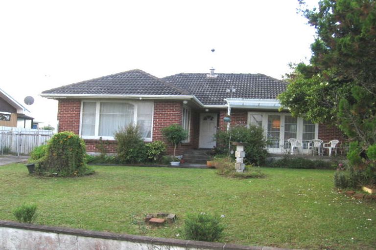 Photo of property in 22 Triangle Road, Massey, Auckland, 0614