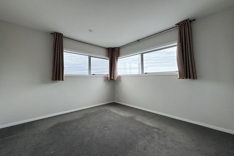 Photo of property in 61 Tamworth Crescent, Newlands, Wellington, 6037