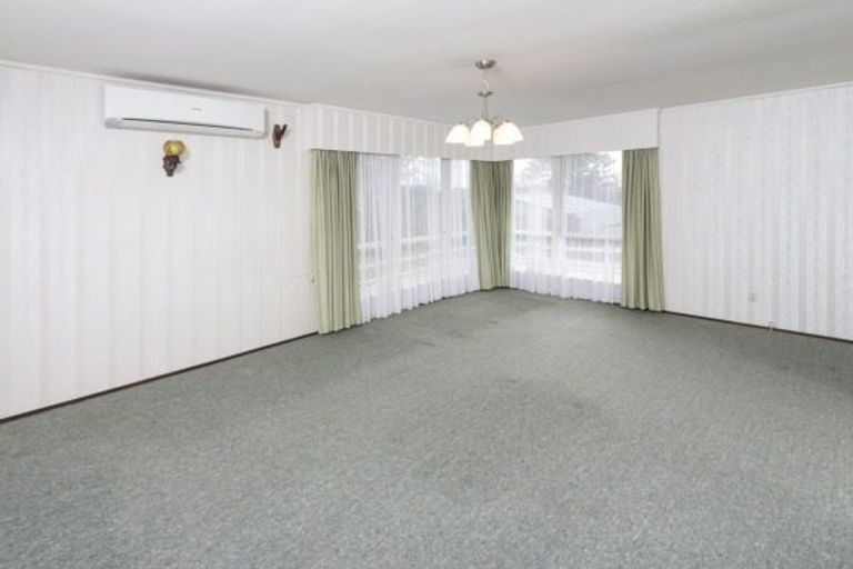 Photo of property in 13 Paulange Place, Pakuranga Heights, Auckland, 2010