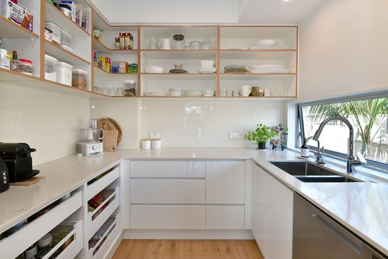 Photo of property in 52 Walton Street, Red Beach, 0932