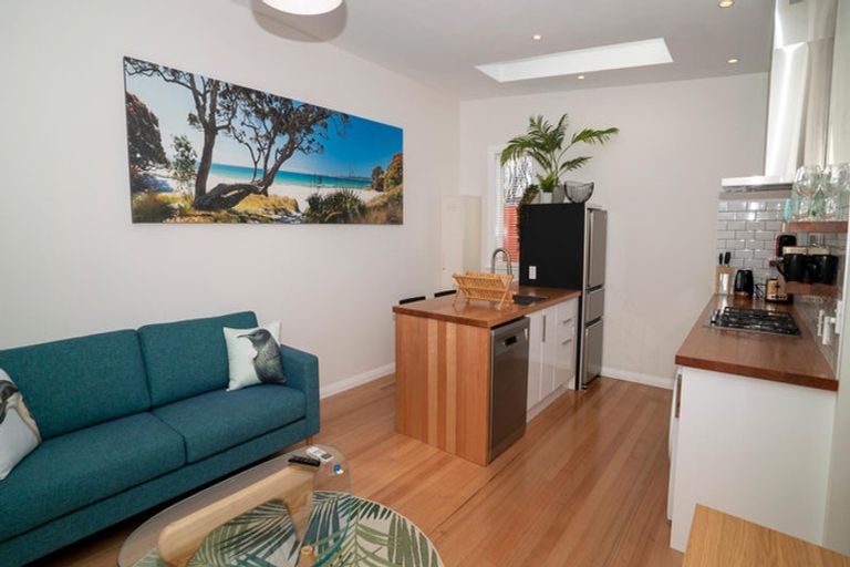 Photo of property in 197 Sutherland Road, Lyall Bay, Wellington, 6022