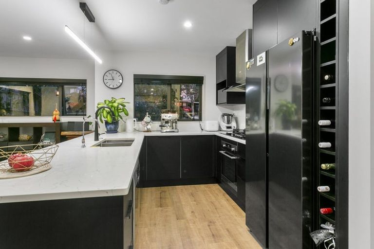 Photo of property in 29a Arrow Road, Forrest Hill, Auckland, 0620