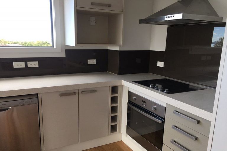 Photo of property in Bella Vista, 3g/84 Gunner Drive, Te Atatu Peninsula, Auckland, 0610