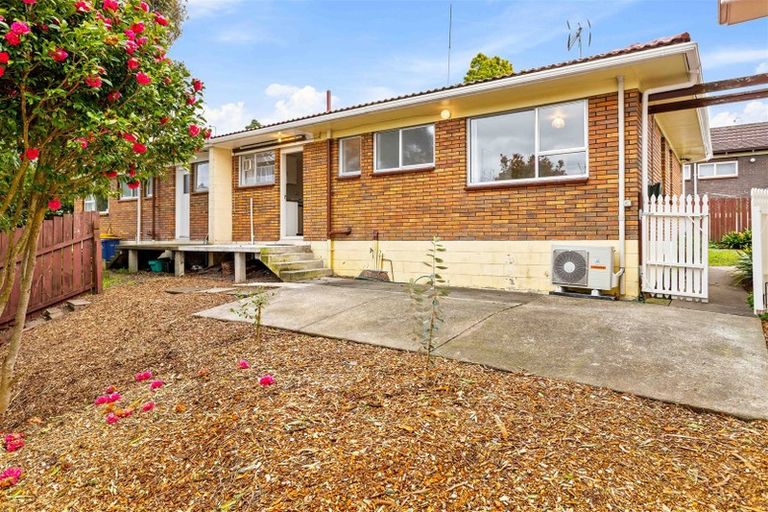 Photo of property in 2/8 Pamela Place, New Lynn, Auckland, 0600