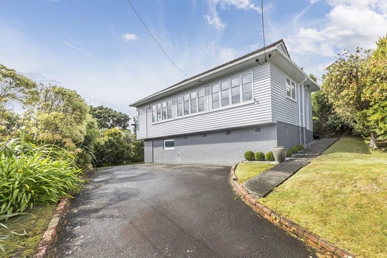 Photo of property in 55 Ranui Crescent, Khandallah, Wellington, 6035