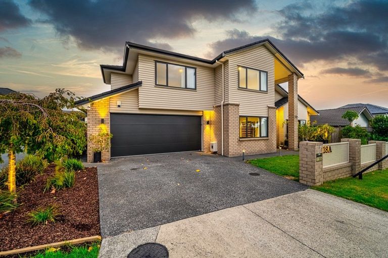 Photo of property in 118a Gracechurch Drive, Flat Bush, Auckland, 2016