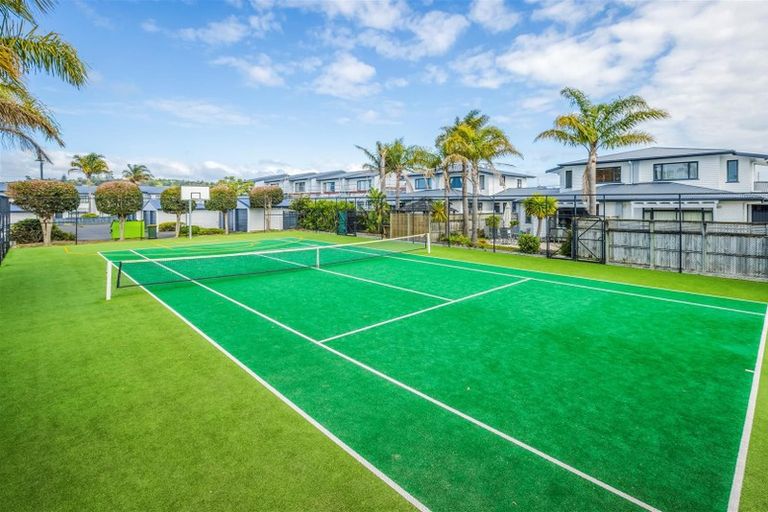 Photo of property in 125/2 Armoy Drive, East Tamaki, Auckland, 2016