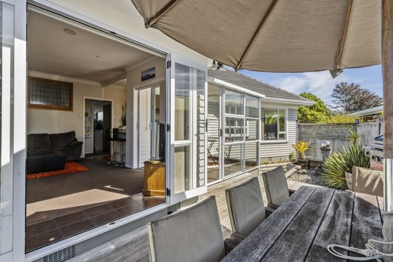 Photo of property in 32 Plympton Street, Brooklands, New Plymouth, 4310