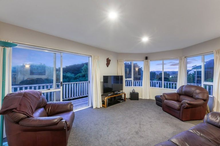Photo of property in 56 Molyneux Close, Whitby, Porirua, 5024